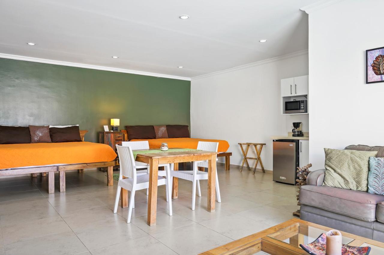 Aruba'S Bakval Suites Exteriör bild