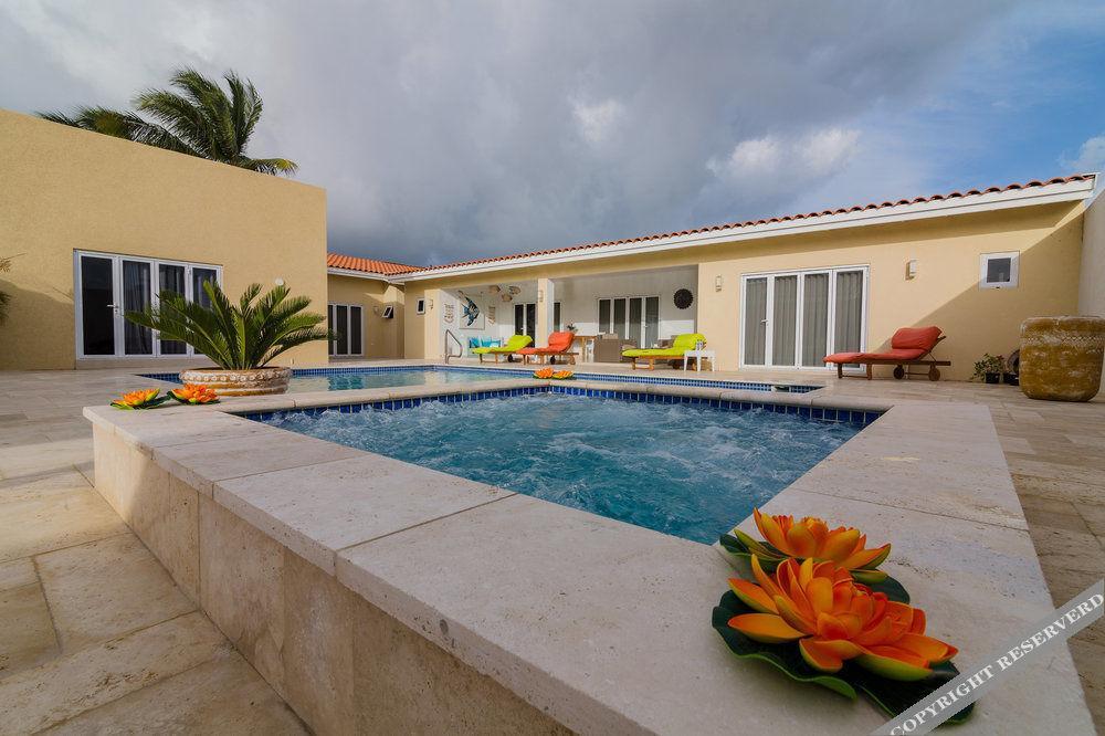 Aruba'S Bakval Suites Exteriör bild