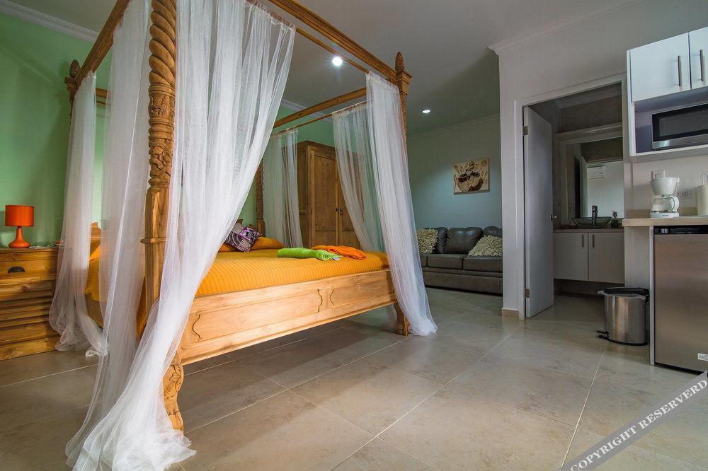 Aruba'S Bakval Suites Exteriör bild