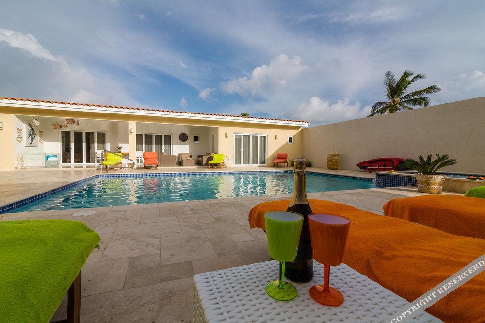 Aruba'S Bakval Suites Exteriör bild